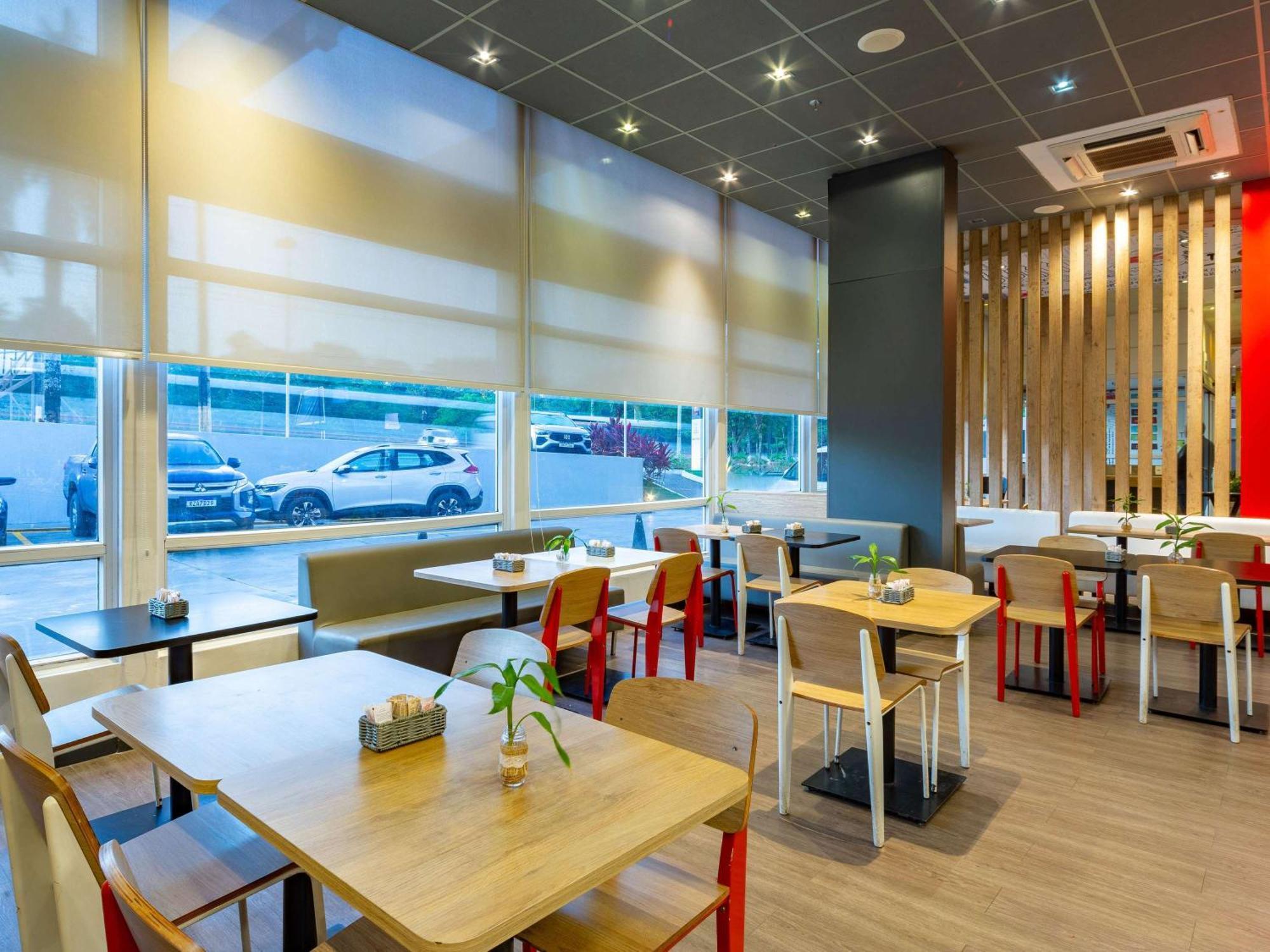 ホテル Ibis Manaus Aeroporto エクステリア 写真