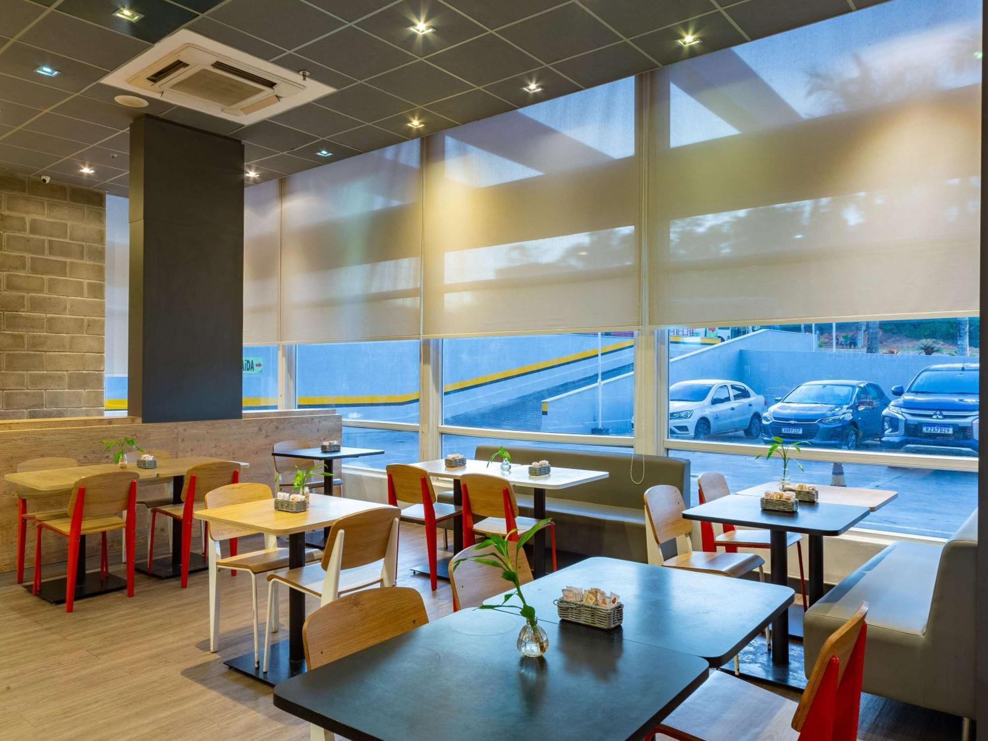ホテル Ibis Manaus Aeroporto エクステリア 写真