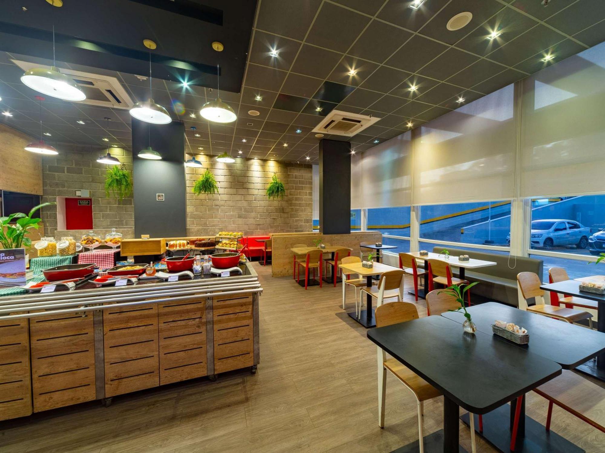 ホテル Ibis Manaus Aeroporto エクステリア 写真