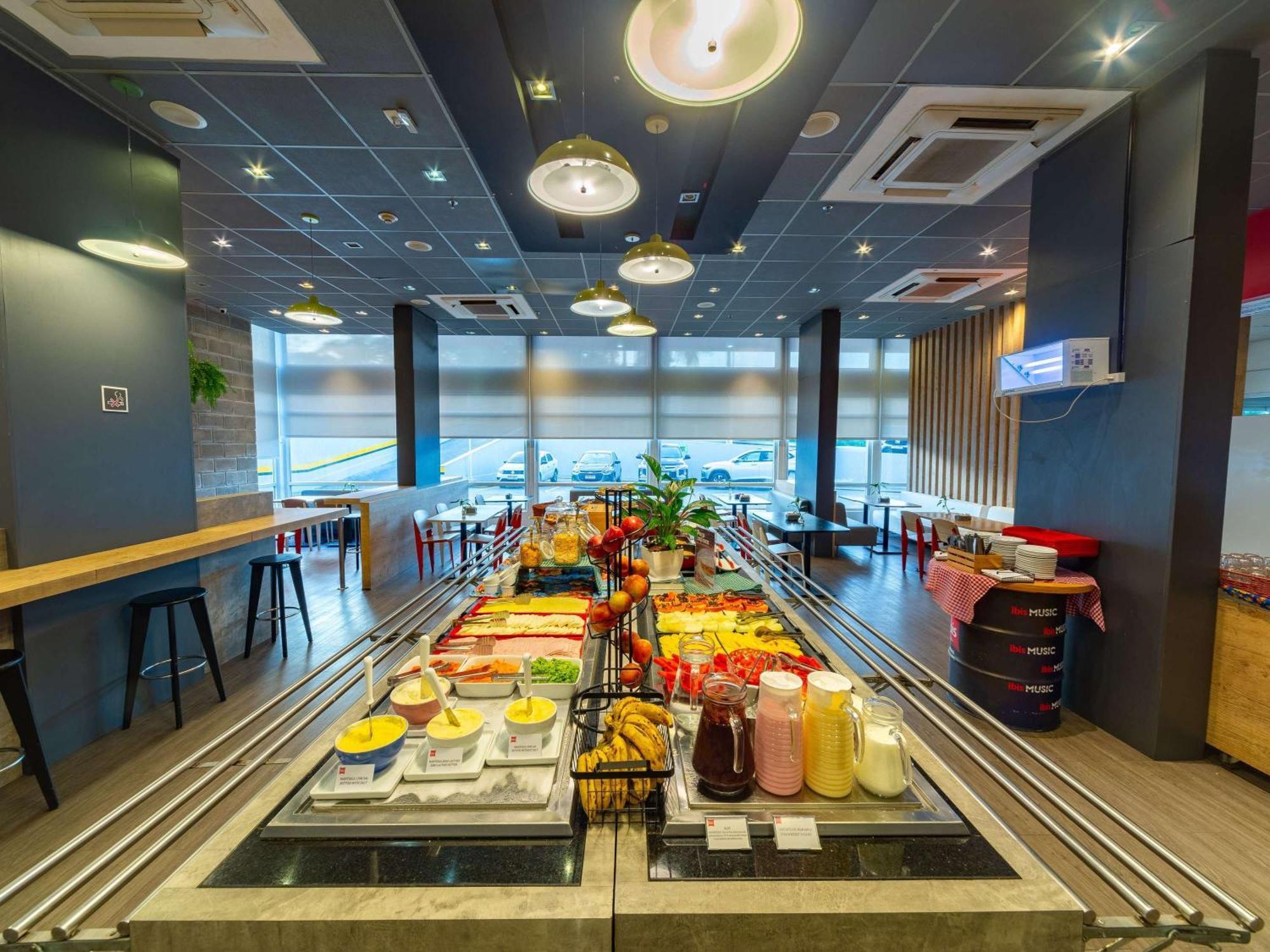 ホテル Ibis Manaus Aeroporto エクステリア 写真