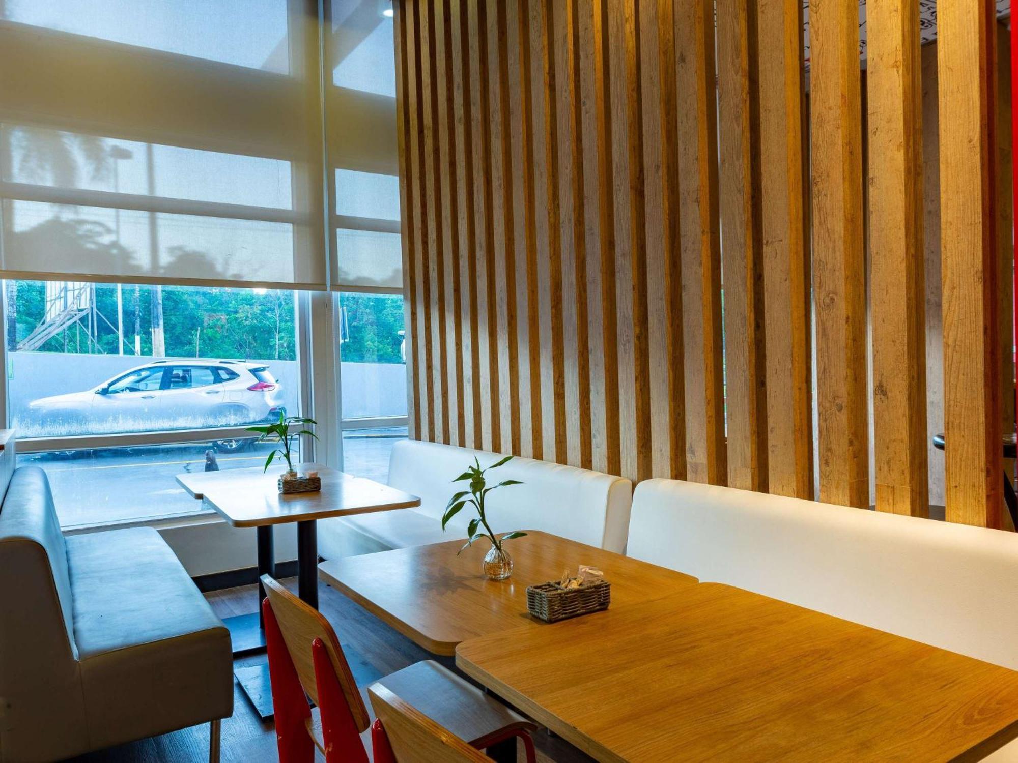 ホテル Ibis Manaus Aeroporto エクステリア 写真