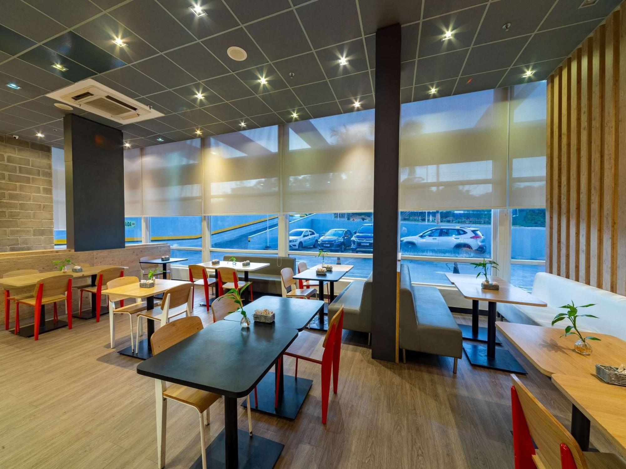 ホテル Ibis Manaus Aeroporto エクステリア 写真
