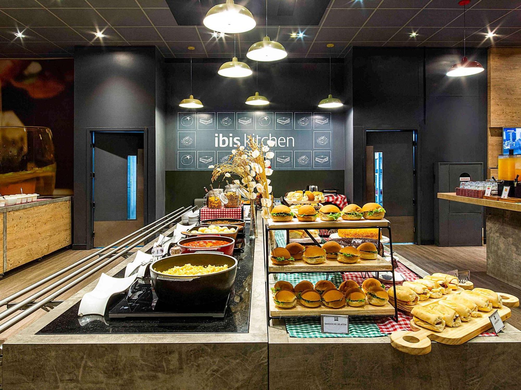 ホテル Ibis Manaus Aeroporto エクステリア 写真